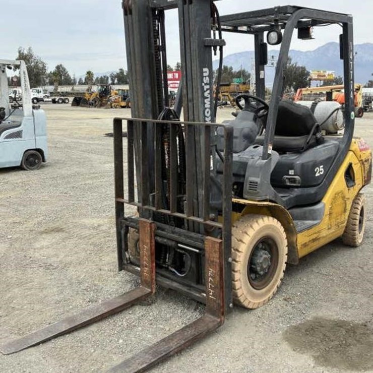2015 KOMATSU FG25HT-16