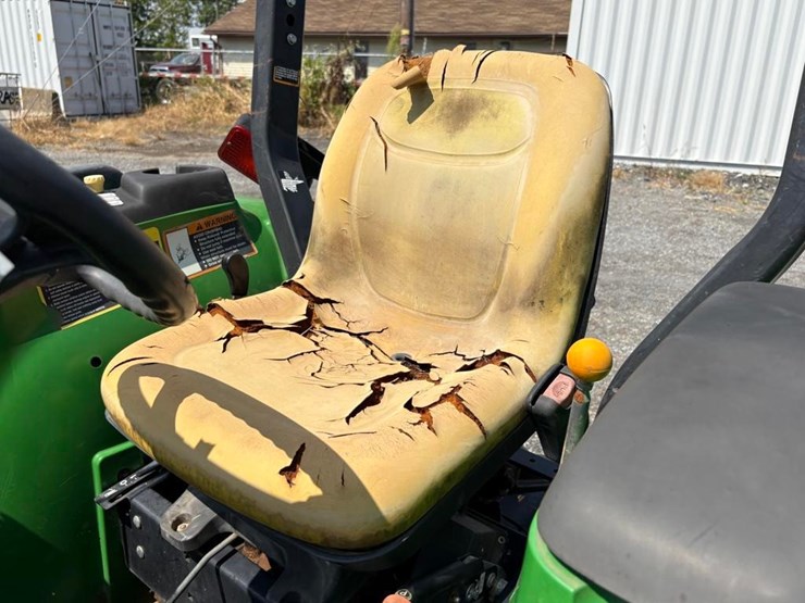 john-deere-3032e-image-13
