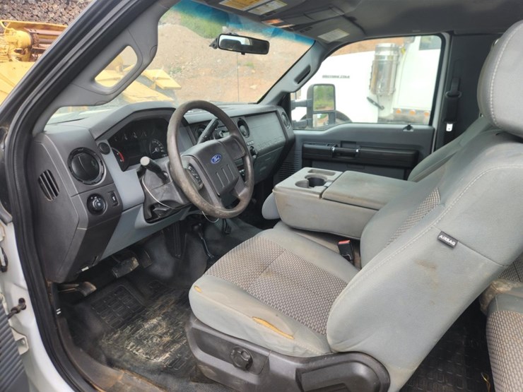 2011-ford-f550-image-48