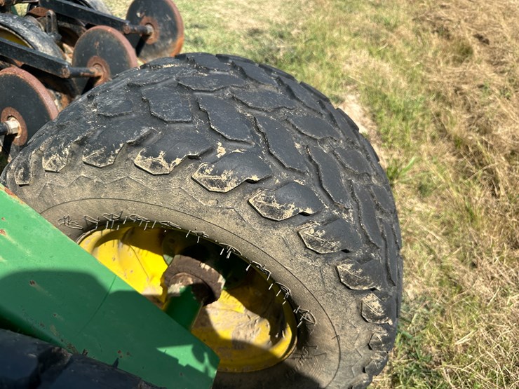 john-deere-750-image-13