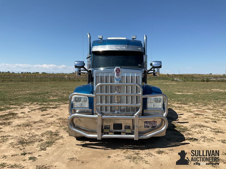 2019-kenworth-w990-image-2