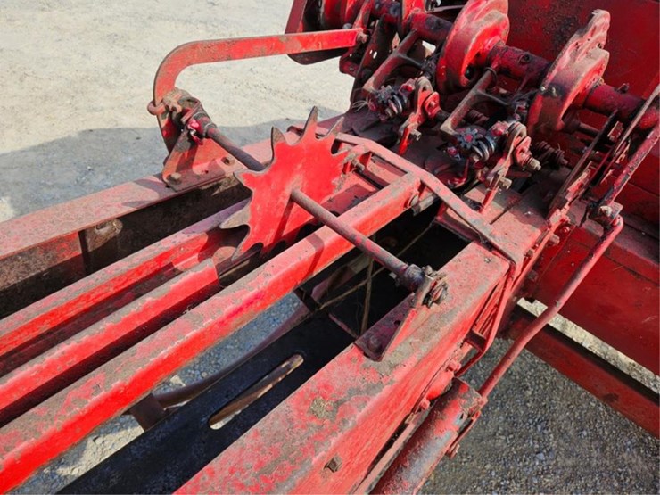 new-holland-68-image-17
