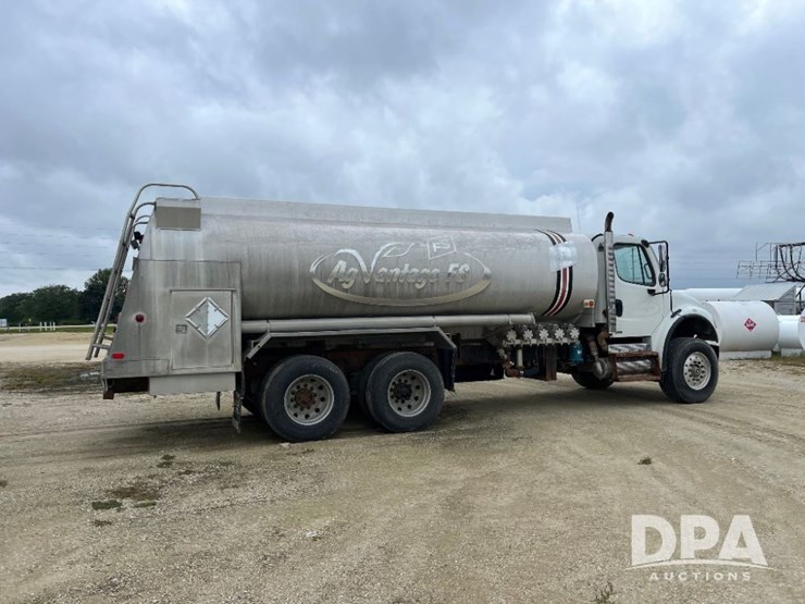 2010-freightliner-business-class-m2-petroleum-truck-(jn2961,-unit-491)-image-11