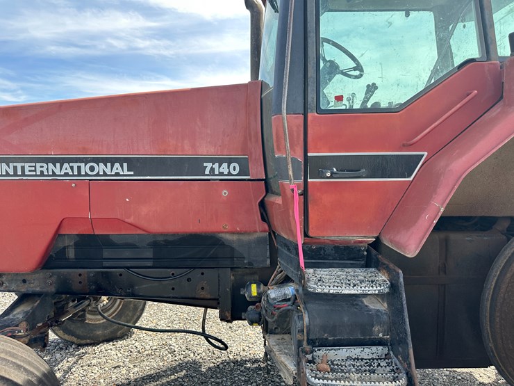 #32184-•-inop-case-international-7140-tractor-image-25