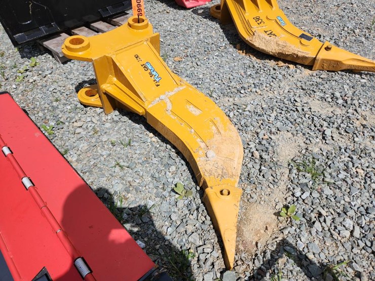 caterpillar-320-image-3
