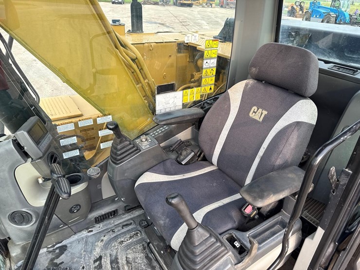2016-caterpillar-312fgc-image-22
