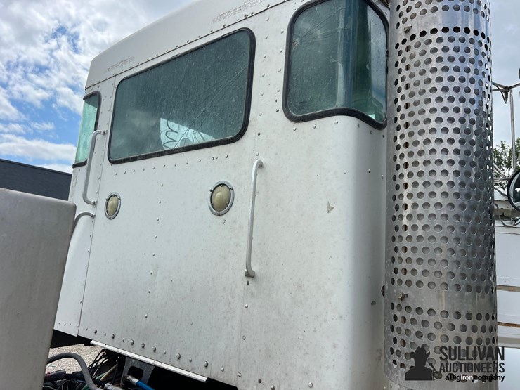 2003-kenworth-w900-image-19