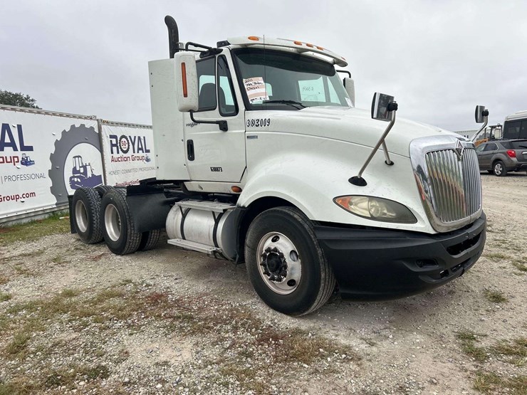 2011-international-prostar-image-2