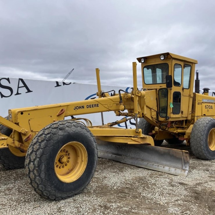 DEERE 670