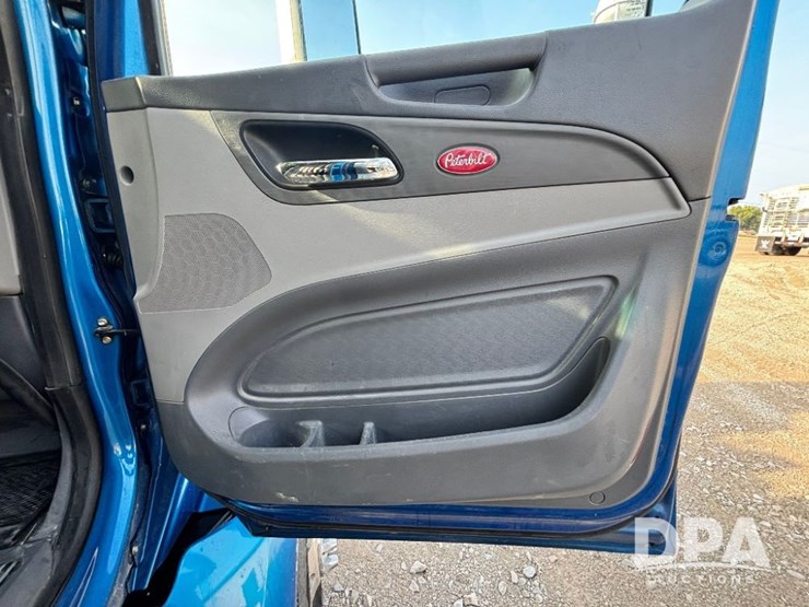 2015-peterbilt-579-image-81