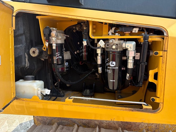 2021-deere-550k-lgp-image-16
