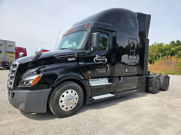 2018-freightliner-cascadia-126-image-3
