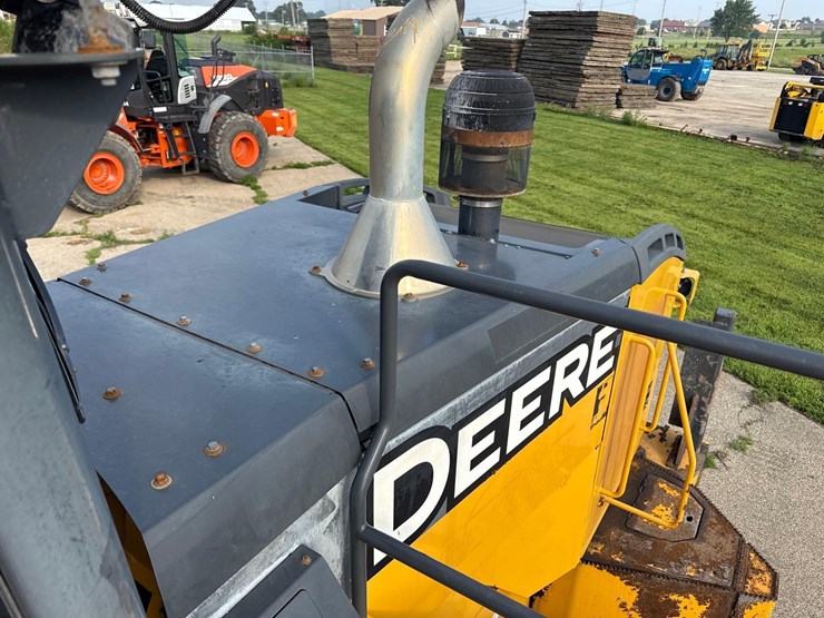 2016-deere-744kii-image-18