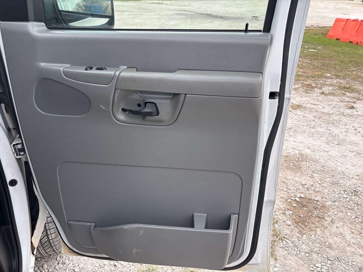 2008-ford-cargo-image-26