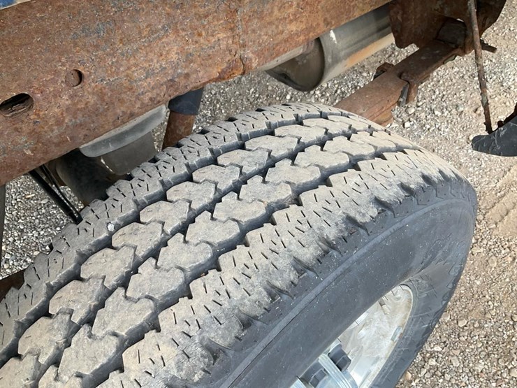 2004-chevrolet-k2500-image-46