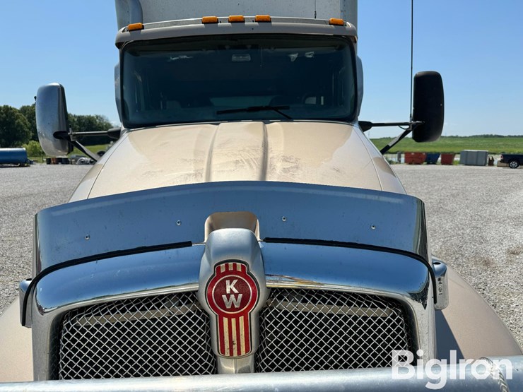 2013-kenworth-t660-image-10