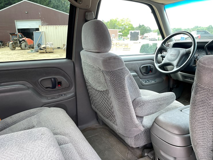 1999-gmc-2500-image-48