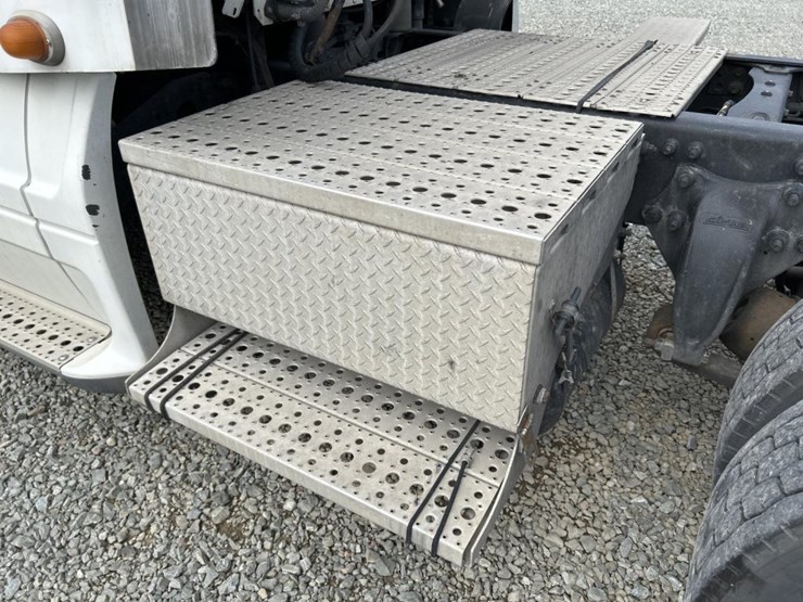 #5003-•-2009-freightliner-sleeper-cab-truck-tractor-image-21