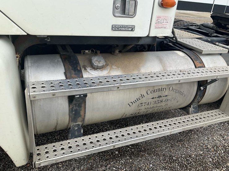2000-freightliner-flc120-image-16