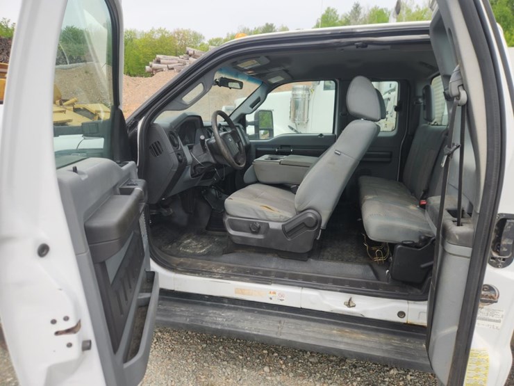 2011-ford-f550-image-47