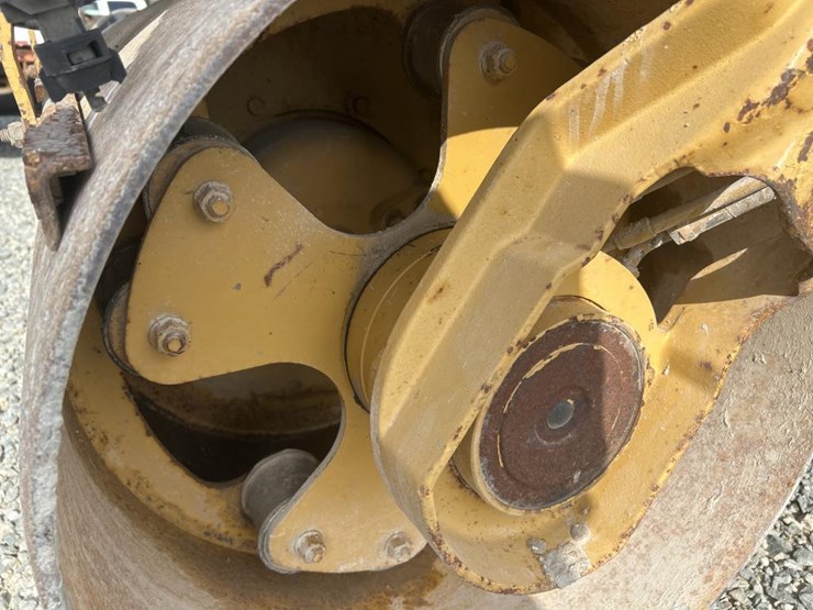 caterpillar-cb-224c-image-14