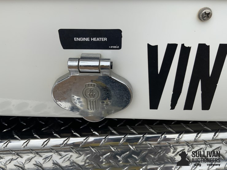 2015-kenworth-w900-image-10