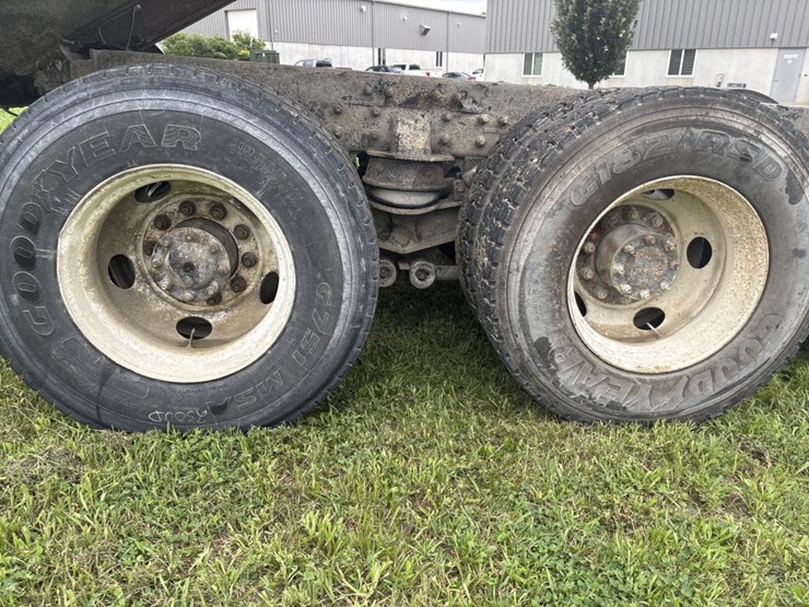 2004-kenworth-t800-image-38