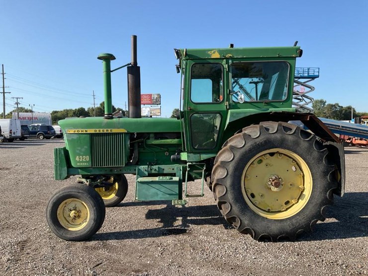 1972-john-deere-4320-image-2