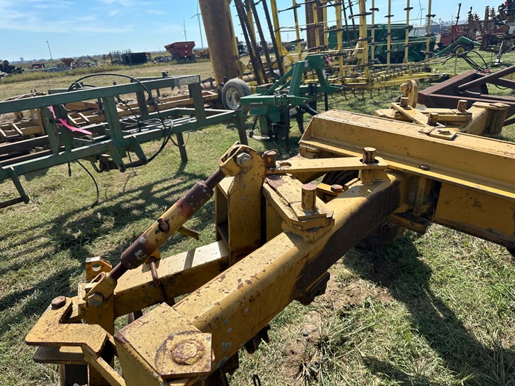 #32162-•-prime-1016-9"-tandem-levee-plow-image-17