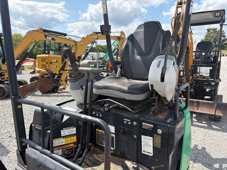 2018-deere-17g-image-10