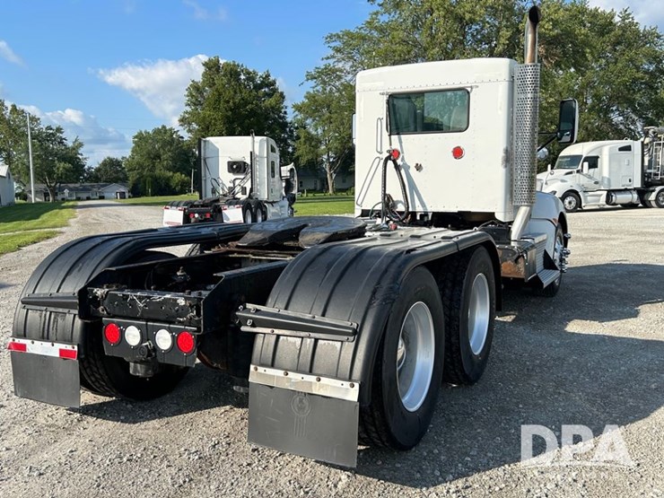 2013-kenworth-day-cab-truck-(pz13878,-unit-128)-image-4