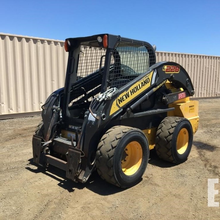 2017 NEW HOLLAND L228