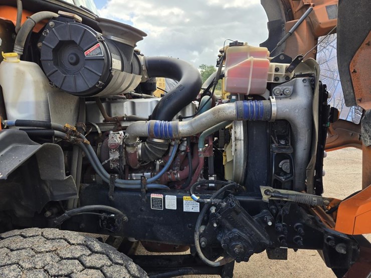 2015-mack-granite-gu813-image-72