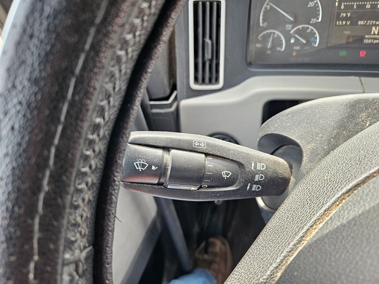 2018-freightliner-cascadia-126-image-65