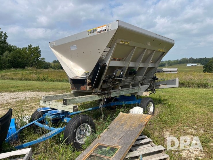 2019-john-deere-485-image-10