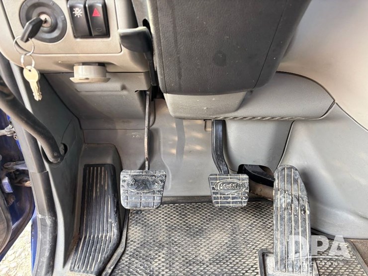 2019-peterbilt-567-image-87