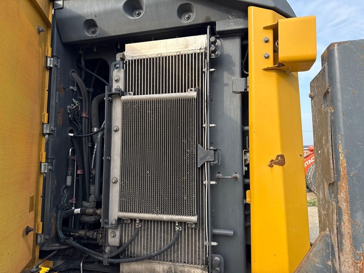2016-deere-744kii-image-14