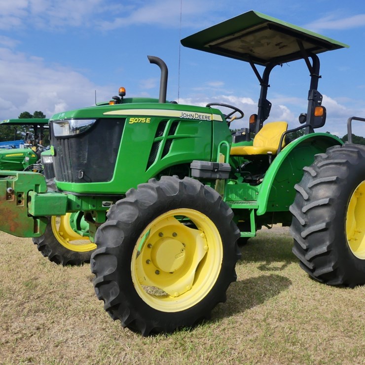 JOHN DEERE 5075E