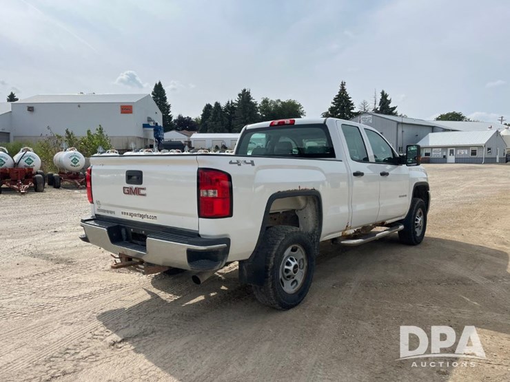 2015-gmc-2500-image-10
