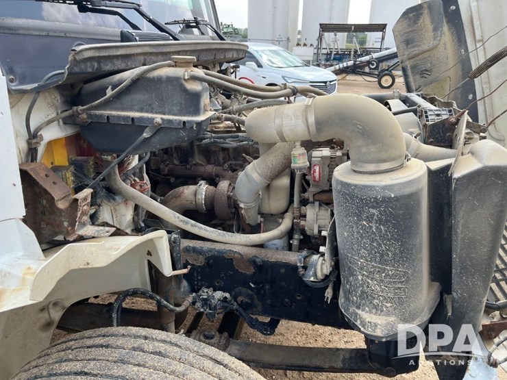 2000-freightliner-fl70-image-62