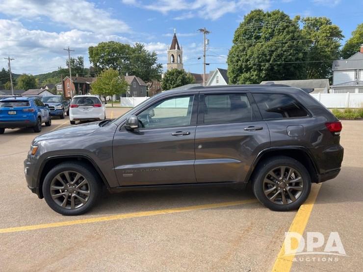 2016-jeep-grand-cherokee-image-10