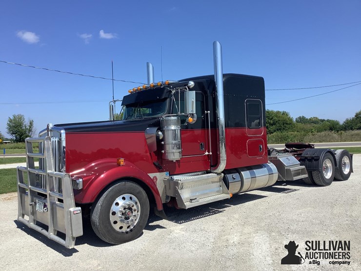2016-kenworth-w900-image-1