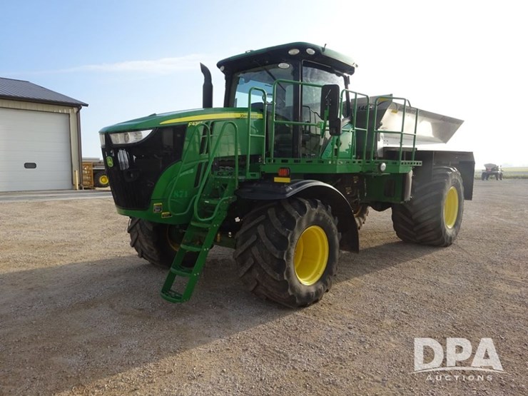 2019-john-deere-f4365-image-3