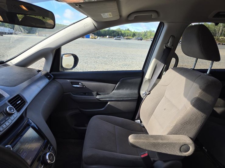 2014-honda-odyssey-image-41