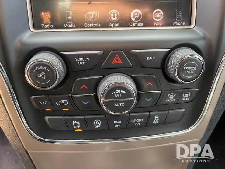 2016-jeep-grand-cherokee-image-52