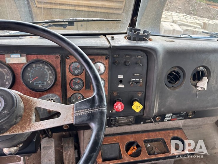 1995-ihc-9400-dry-tender-truck-(pz13881)-image-69