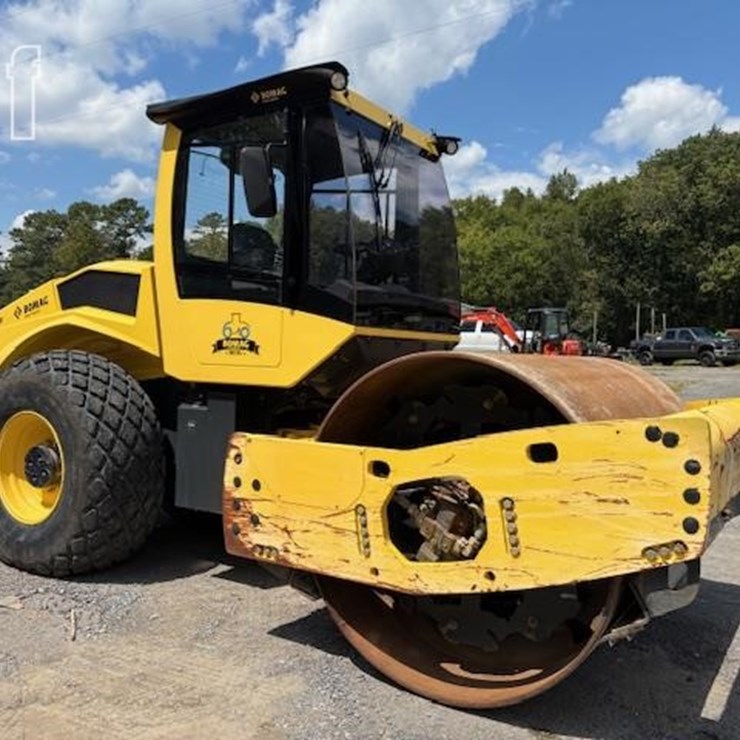 2017 BOMAG BW211D-5