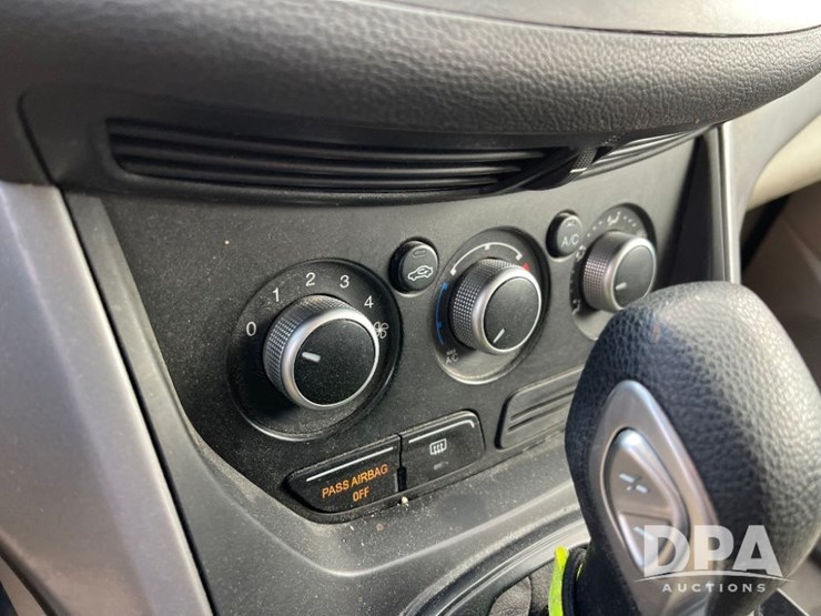 2015-ford-escape-se-image-47