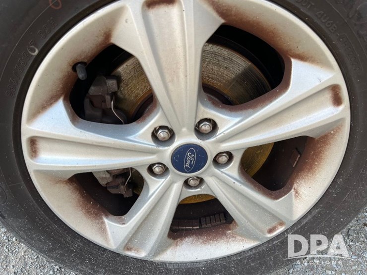 2015-ford-escape-se-image-14