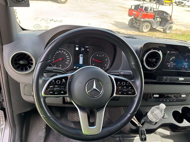 2021-mercedes-benz-sprinter-4500-image-11